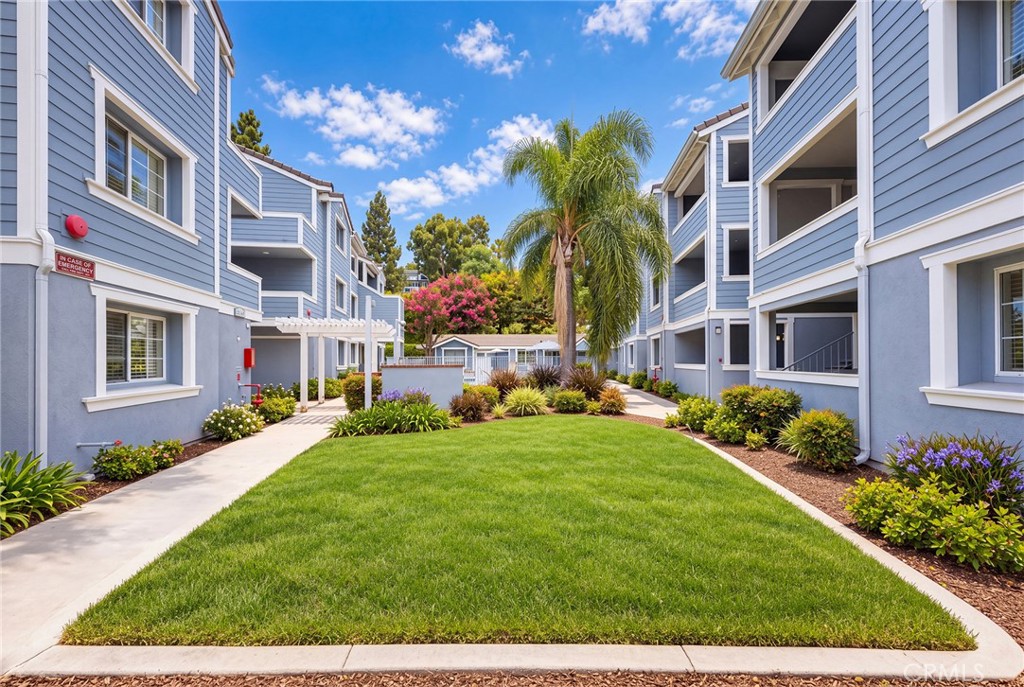 111 S Lakeview i, Placentia CA 92870 - photo 2