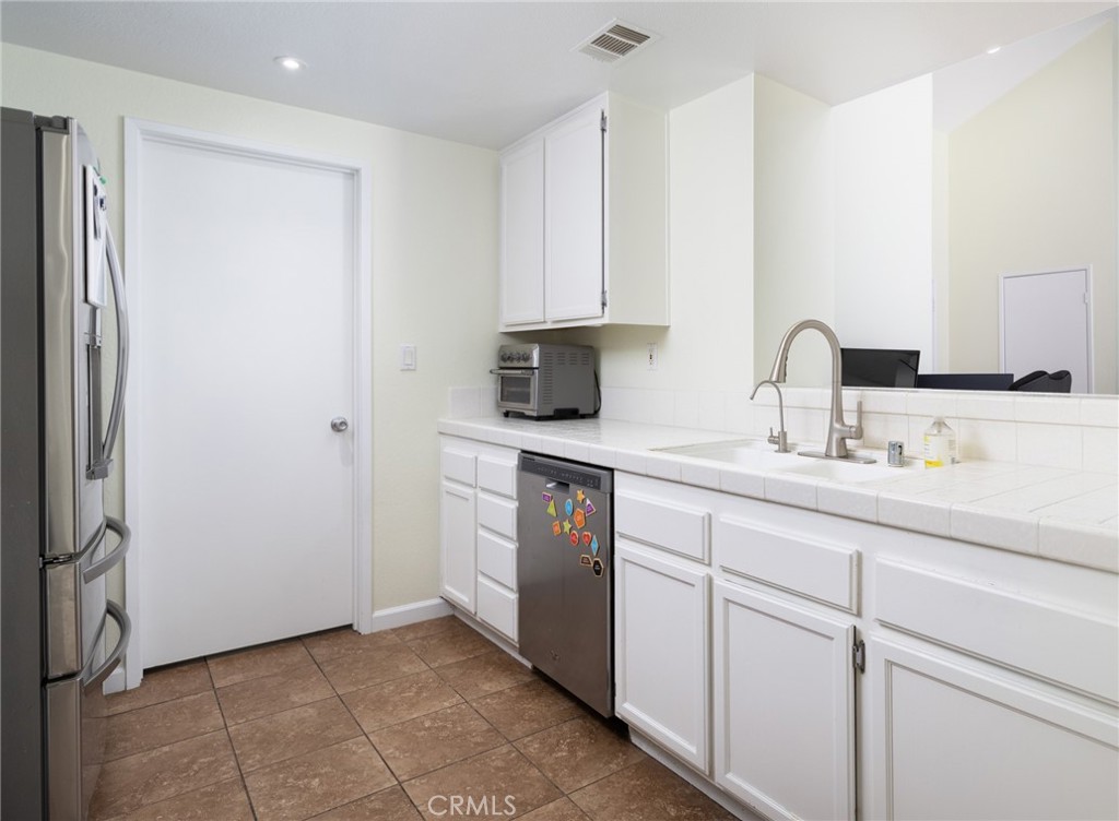 112 Eisenhower, Placentia CA 92870 - photo 9