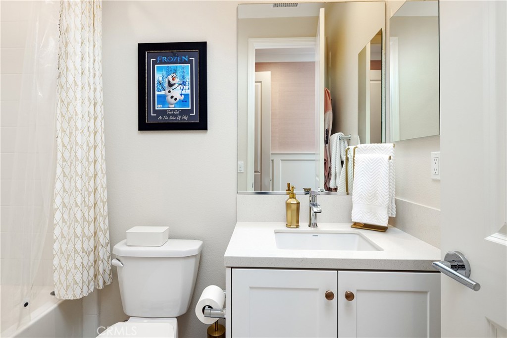 en suite bathrom 1 - 1249 E Providence Loop, Placentia CA 92870 - photo 27