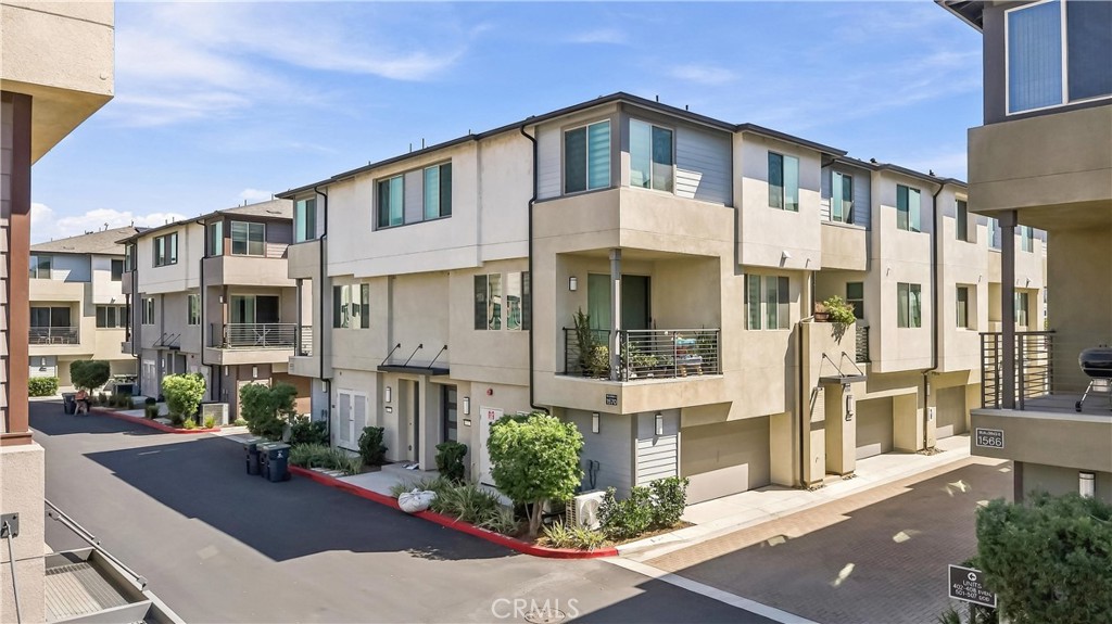 1570 Topeka Avenue 8, Placentia CA 92870 - photo 3