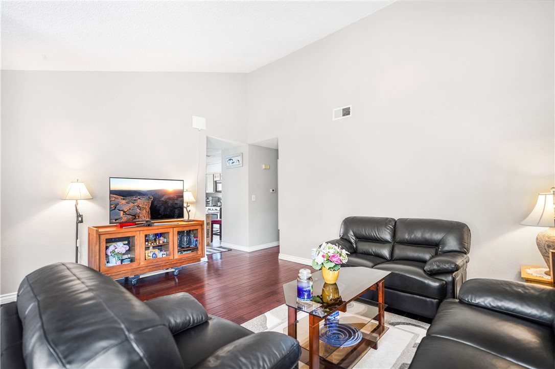 1645 La Paloma, Placentia CA 92870 - photo 3