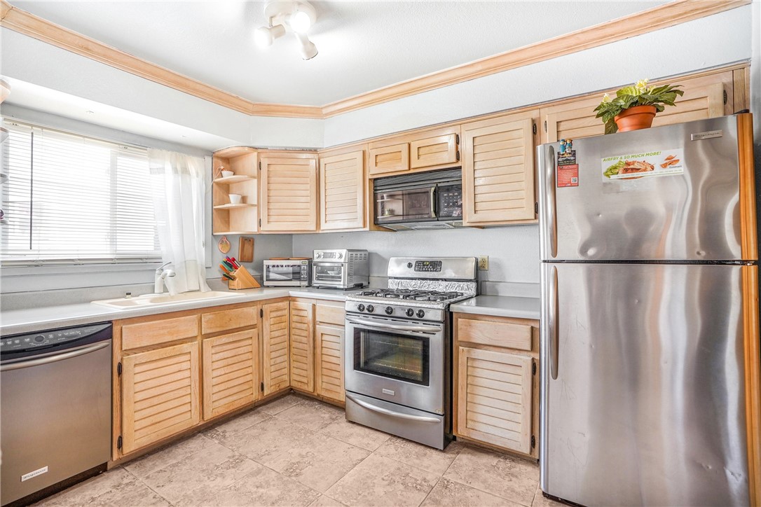 1645 La Paloma, Placentia CA 92870 - photo 5