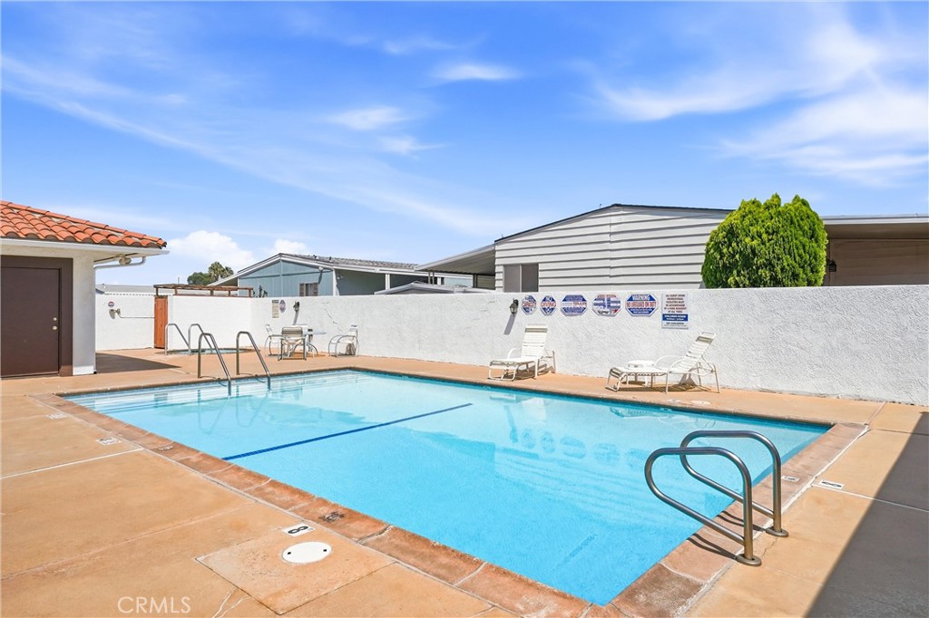Community Pool & Jacuzzi - 5215 E Chapman 55, Placentia CA 92869 - photo 32