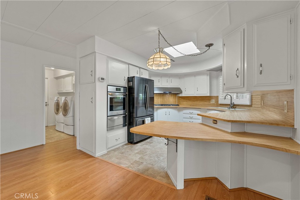 Kitchen - 719 Glenlake, Placentia CA 92870 - photo 12