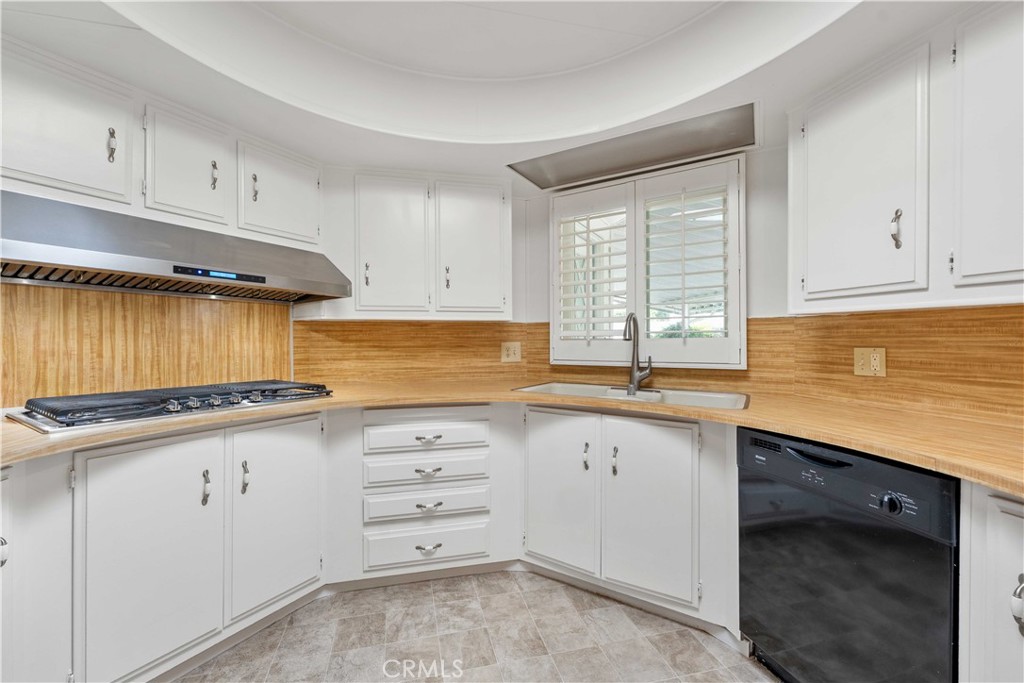 Kitchen - 719 Glenlake, Placentia CA 92870 - photo 14