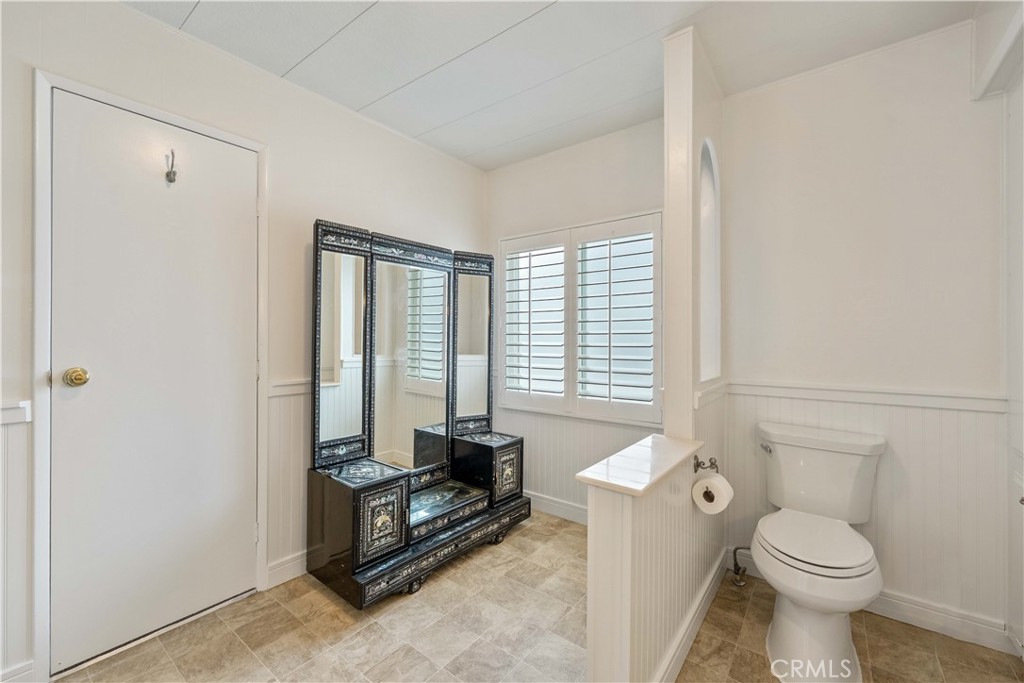 Main Bathroom - 719 Glenlake, Placentia CA 92870 - photo 23