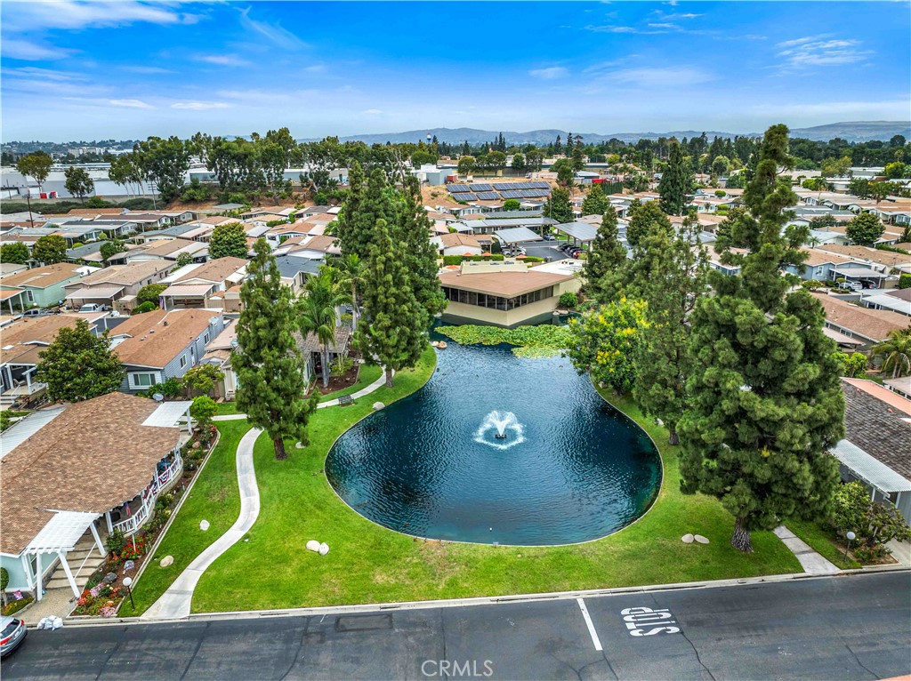 Community Fountain and Lake - 719 Glenlake, Placentia CA 92870 - photo 32