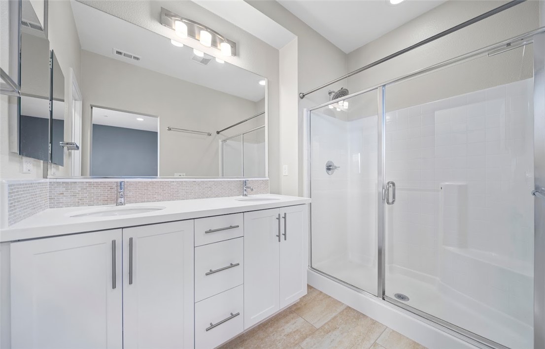 Main bathroom - 10 Higo Street, Rancho Mission Viejo CA 92694 - photo 20