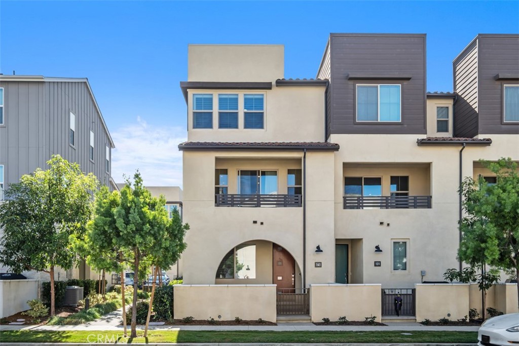 Pristine end unit Oasis townhome in the heart of Rancho Mission Viejo - 141 Juniper, Rancho Mission Viejo CA 92694 - photo 1