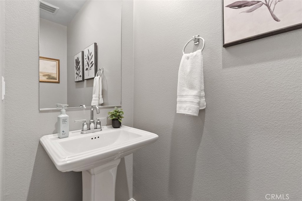 Downstairs Powder Room - 171 Natal, Rancho Mission Viejo CA 92694 - photo 10