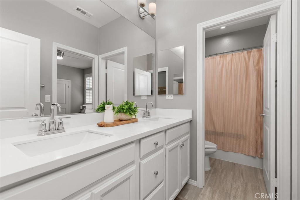 Shared or "Jack & Jill" bath - 171 Natal, Rancho Mission Viejo CA 92694 - photo 15
