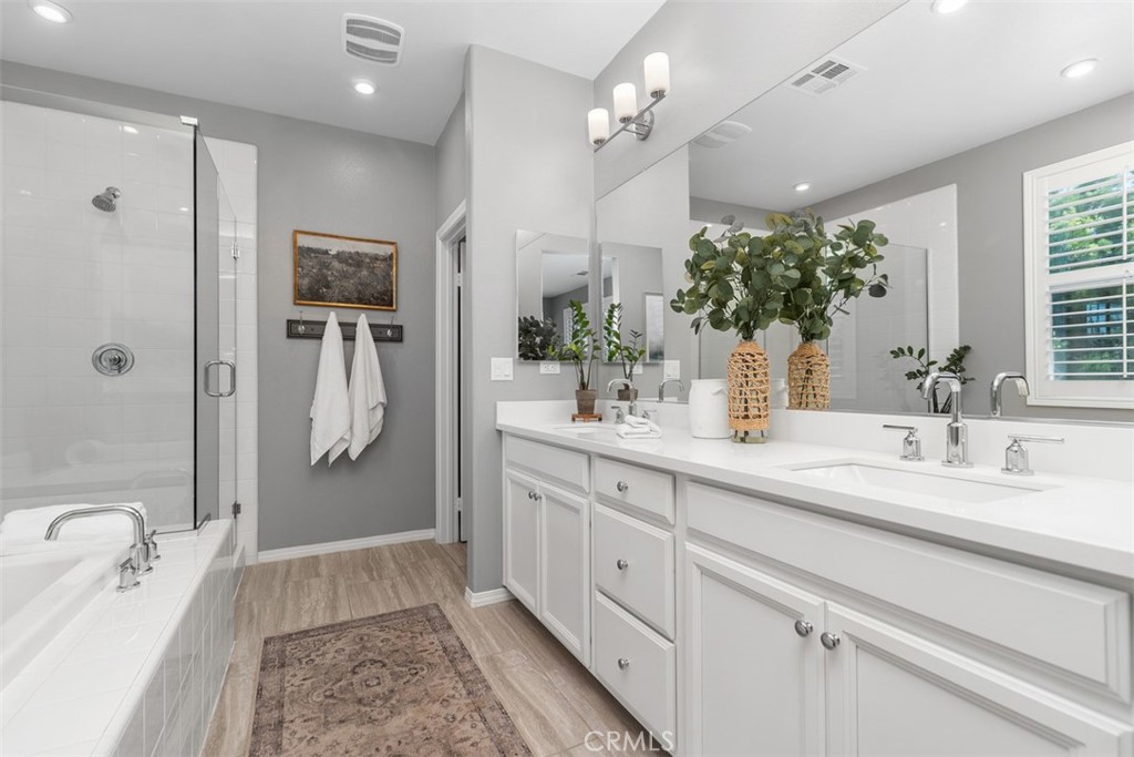 Spacious bath, shower, vanity with separate toilet - 171 Natal, Rancho Mission Viejo CA 92694 - photo 22
