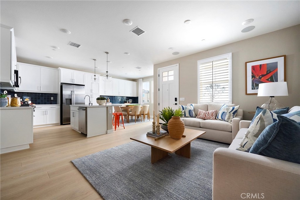 Model Photos: Photos shown are of the model home for this floor plan. Actual finishes, features, and landscaping may var - 1727 Scarlett Road, Rancho Mission Viejo CA 92694 - photo 4