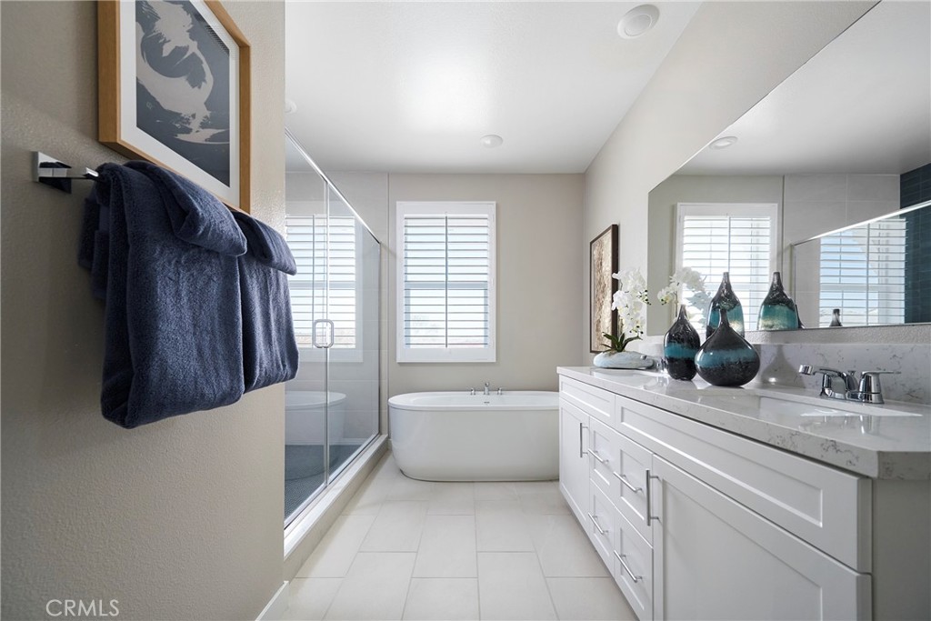 Model Photos: Photos shown are of the model home for this floor plan. Actual finishes, features, and landscaping may var - 1727 Scarlett Road, Rancho Mission Viejo CA 92694 - photo 11
