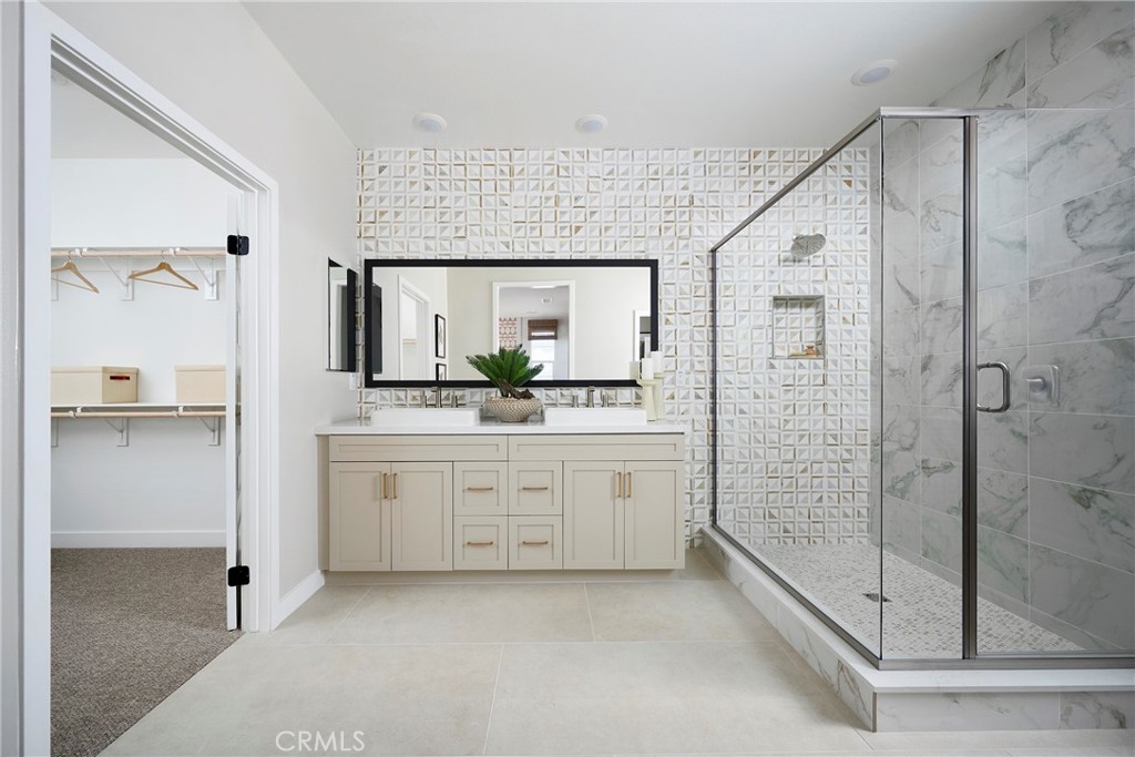 Model Photos: Photos shown are of the model home for this floor plan. Actual finishes, features, and landscaping may var - 1739 Scarlett Road, Rancho Mission Viejo CA 92694 - photo 9