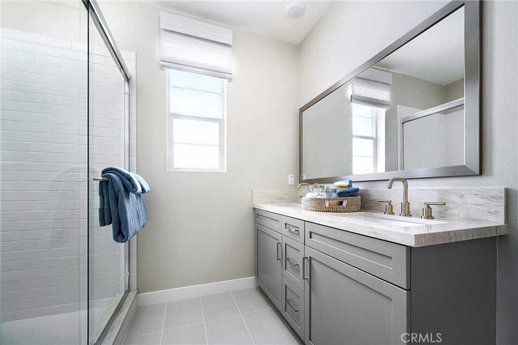Model Photos: Photos shown are of the model home for this floor plan. Actual finishes, features, and landscaping may var - 1745 Scarlett Road, Rancho Mission Viejo CA 92694 - photo 7