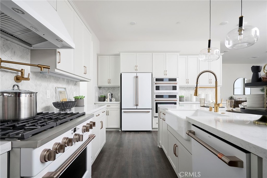 Model Photos: Photos shown are of the model home for this floor plan. Actual finishes, features, and landscaping may var - 236 Renewal Road, Rancho Mission Viejo CA 92694 - photo 2