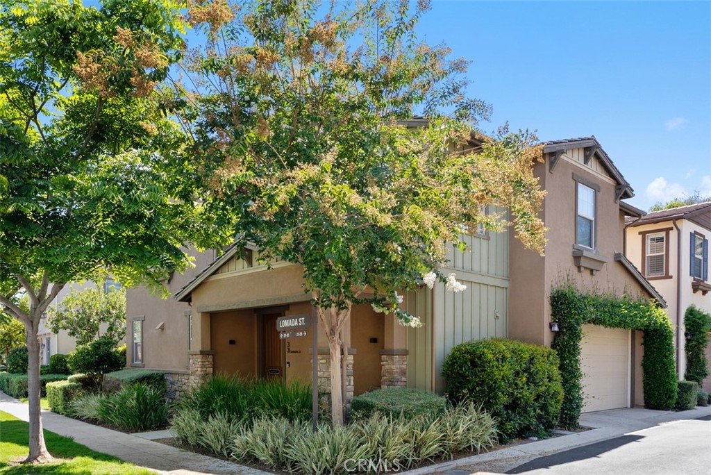Perfectly positioned beside a landscaped greenbelt, this east-facing home is bathed in morning sunlight and enjoys natur - 33 Lomada Street, Rancho Mission Viejo CA 92694 - photo 3