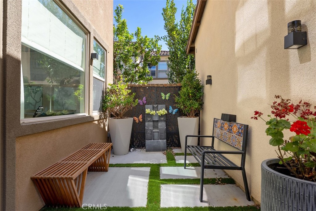Enjoy a private, low-maintenance courtyard. An ideal outdoor retreat for morning coffee, evening wine, or relaxing with - 33 Lomada Street, Rancho Mission Viejo CA 92694 - photo 16