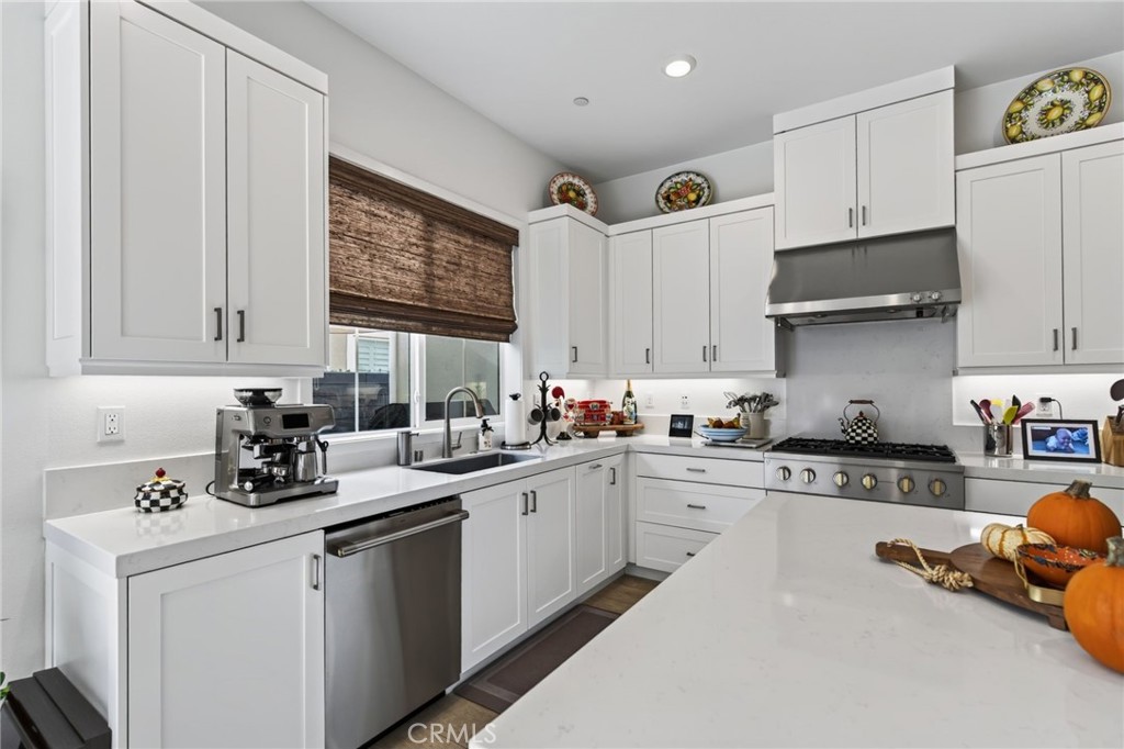 Kitchen - 455 Sunrise, Rancho Mission Viejo CA 92694 - photo 10