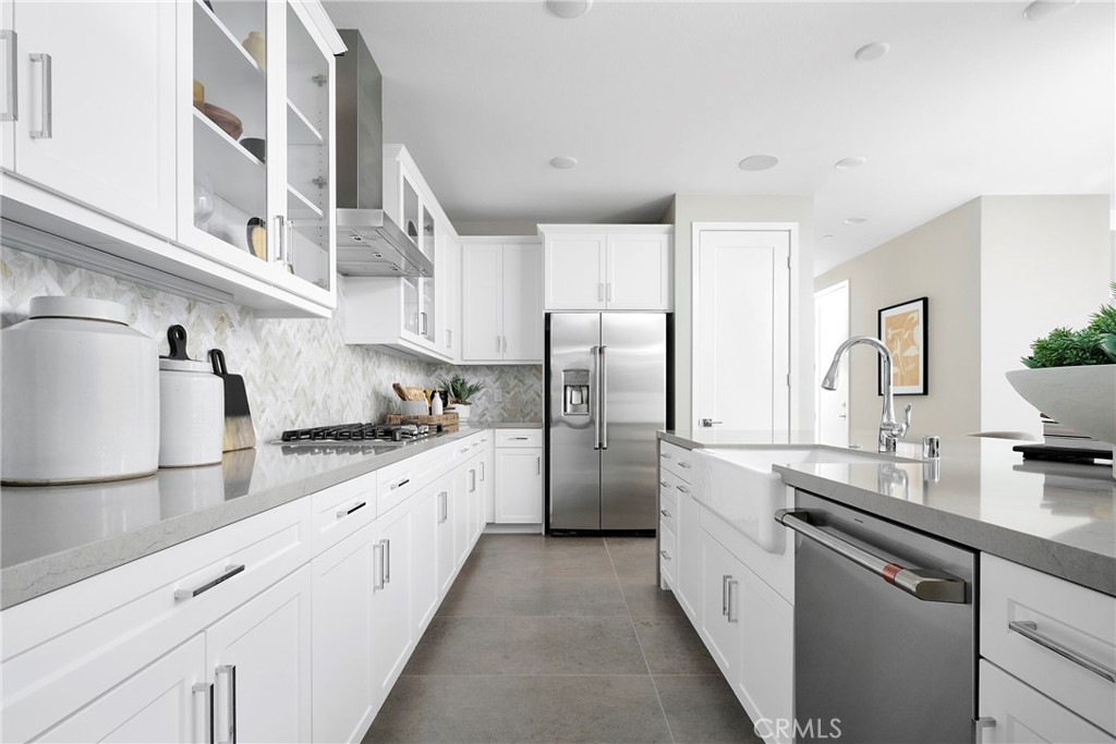 Model Photos: Photos shown are of the model home for this floor plan. Actual finishes, features, and landscaping may var - 5040 Solace Drive, Rancho Mission Viejo CA 92694 - photo 2