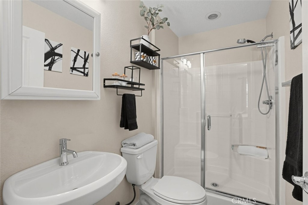 Guest En Suite Bathroom - 7 Higo Street, Rancho Mission Viejo CA 92694 - photo 28