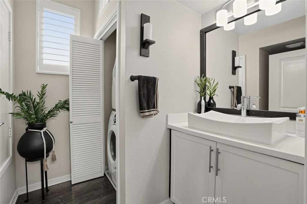 Main level half bath - 7 Higo Street, Rancho Mission Viejo CA 92694 - photo 31