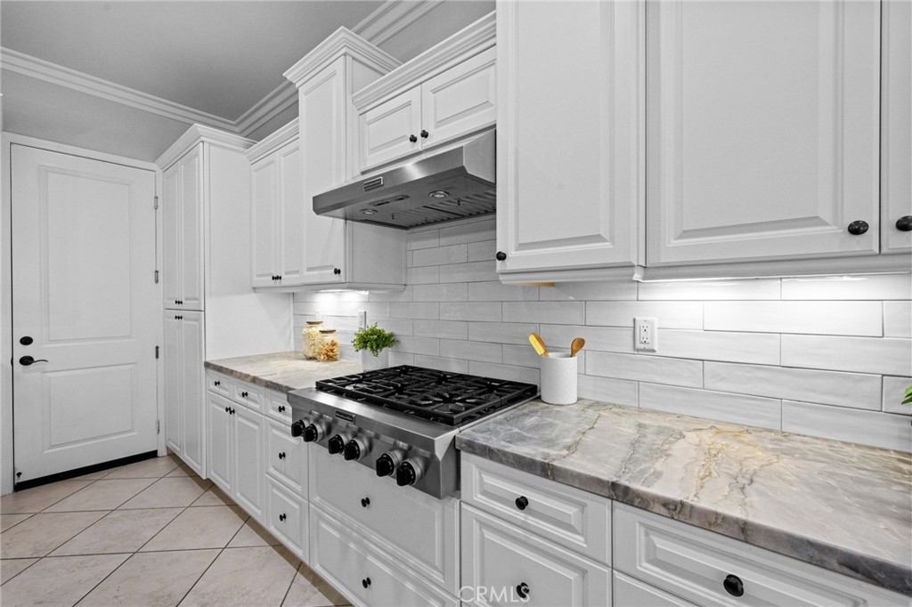 6 Burner gas range - 9 Bahari, Rancho Mission Viejo CA 92694 - photo 9