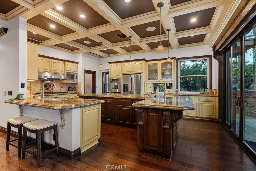 Kitchen - 10 Thorn Oak, Rancho Santa Margarita CA 92679 - photo 15