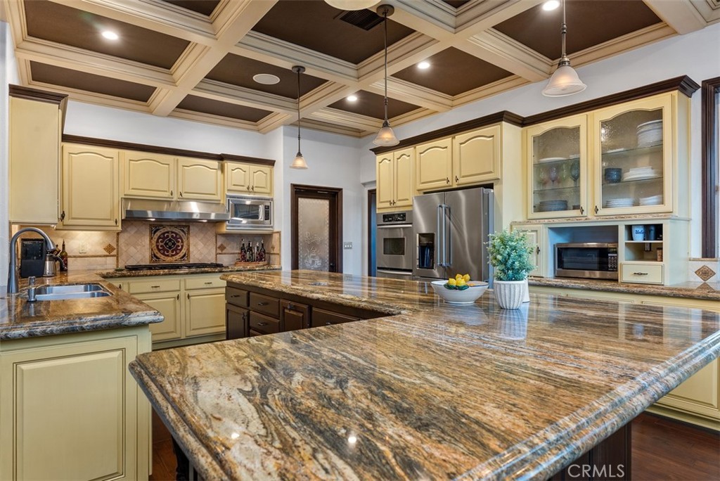 Kitchen - 10 Thorn Oak, Rancho Santa Margarita CA 92679 - photo 16