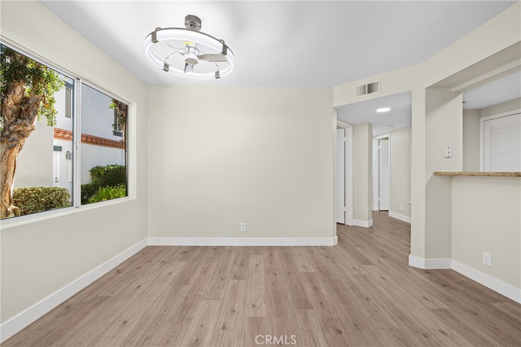 Dining room with a breakfast bar. - 11 Aubrieta, Rancho Santa Margarita CA 92688 - photo 6