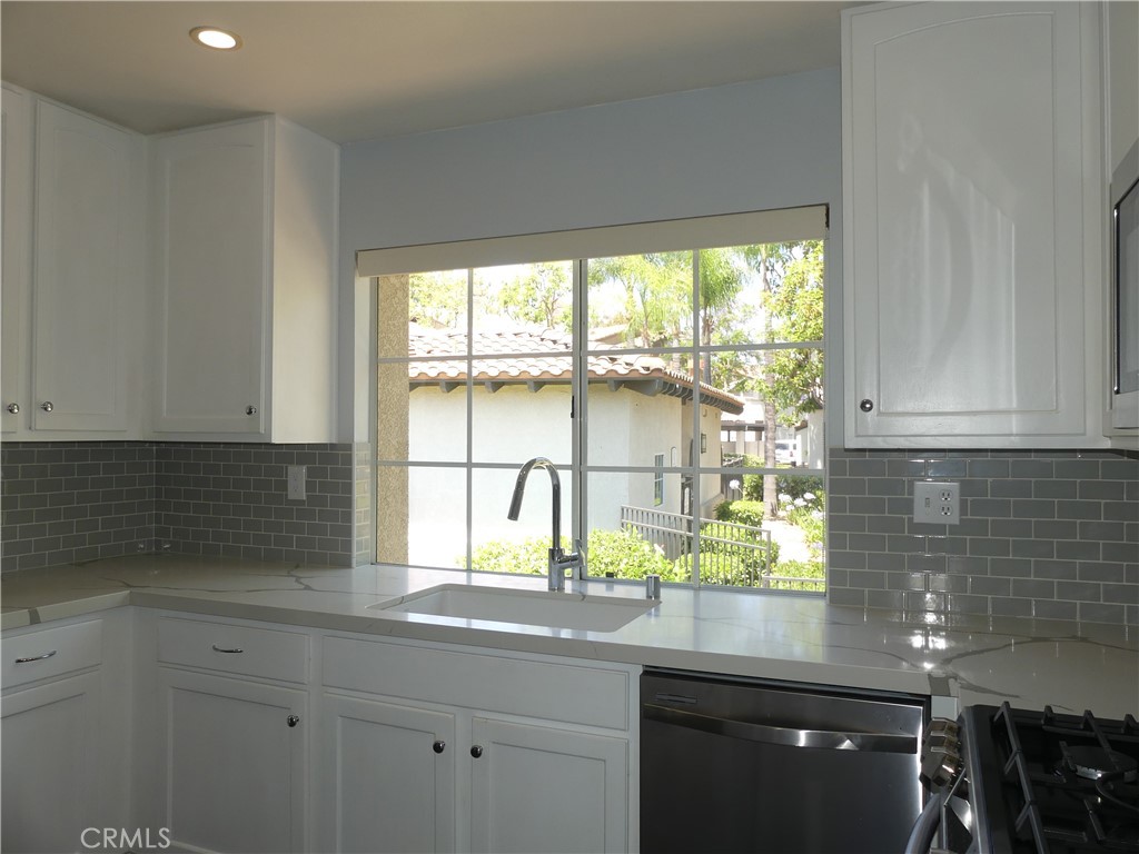 Beautiful kitchen - 11 Via Pausa, Rancho Santa Margarita CA 92688 - photo 4