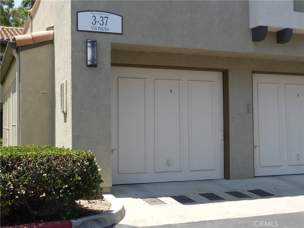 This is the garage closest to 11 Via Pausa The pedestrian door faces the condo. - 11 Via Pausa, Rancho Santa Margarita CA 92688 - photo 38