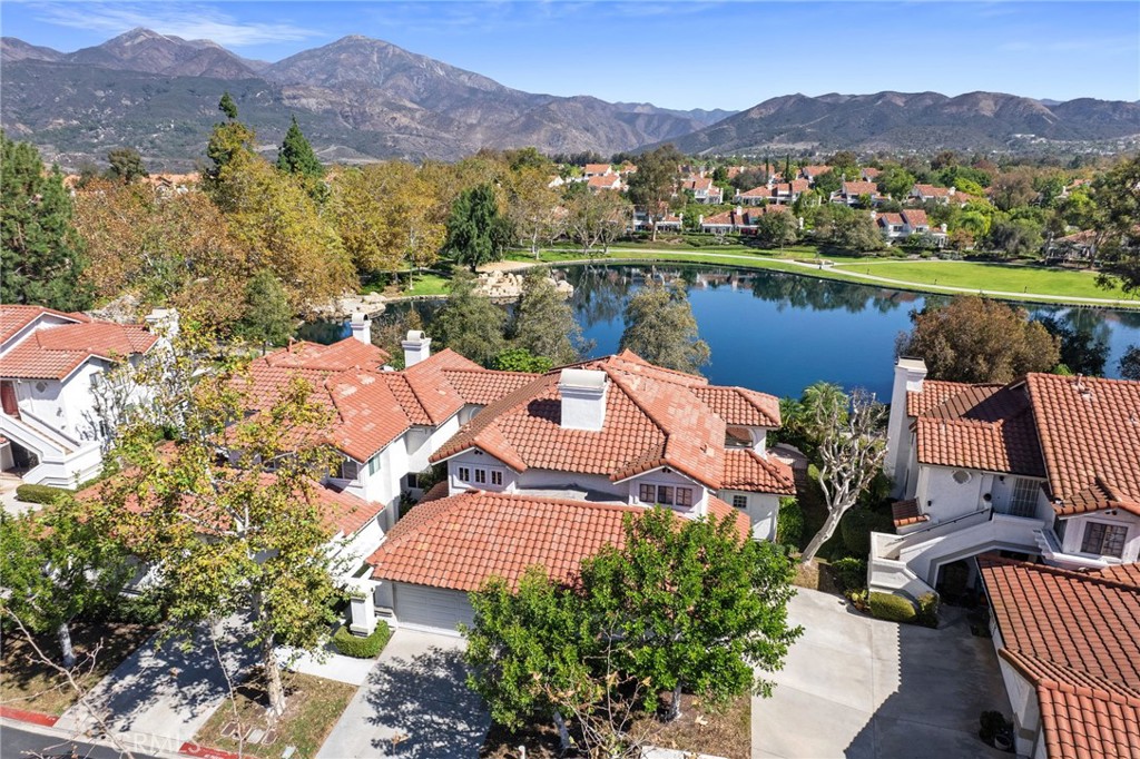 Welcome to 14 Vista Lago - fell like a single family home with full driveway - 14 Vista Lago, Rancho Santa Margarita CA 92688 - photo 2