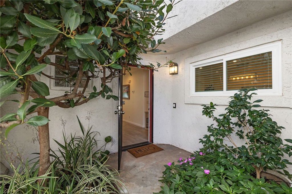 Private entry - 14 Vista Lago, Rancho Santa Margarita CA 92688 - photo 4