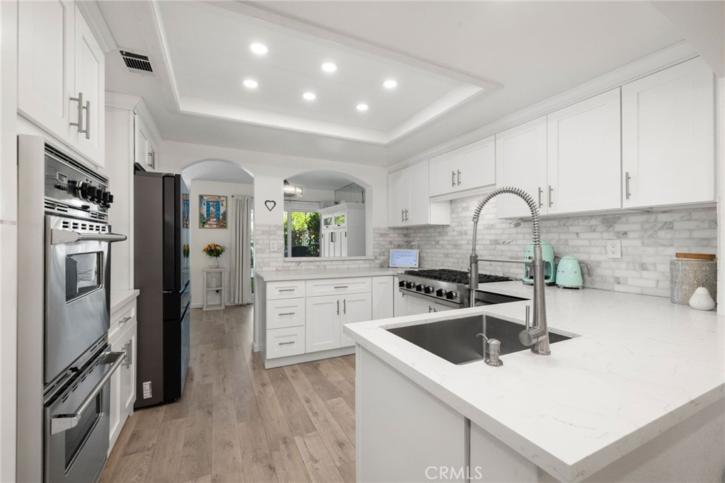 Chef's kitchen Viking appliances - 14 Vista Lago, Rancho Santa Margarita CA 92688 - photo 6