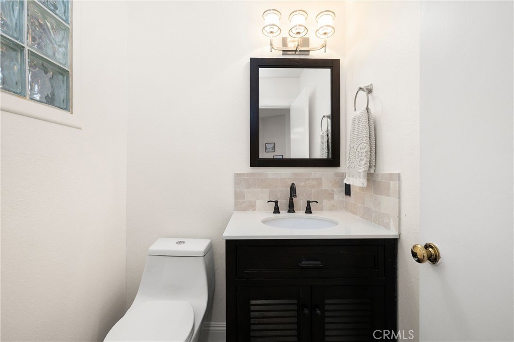 Main floor bathroom - 14 Vista Lago, Rancho Santa Margarita CA 92688 - photo 15