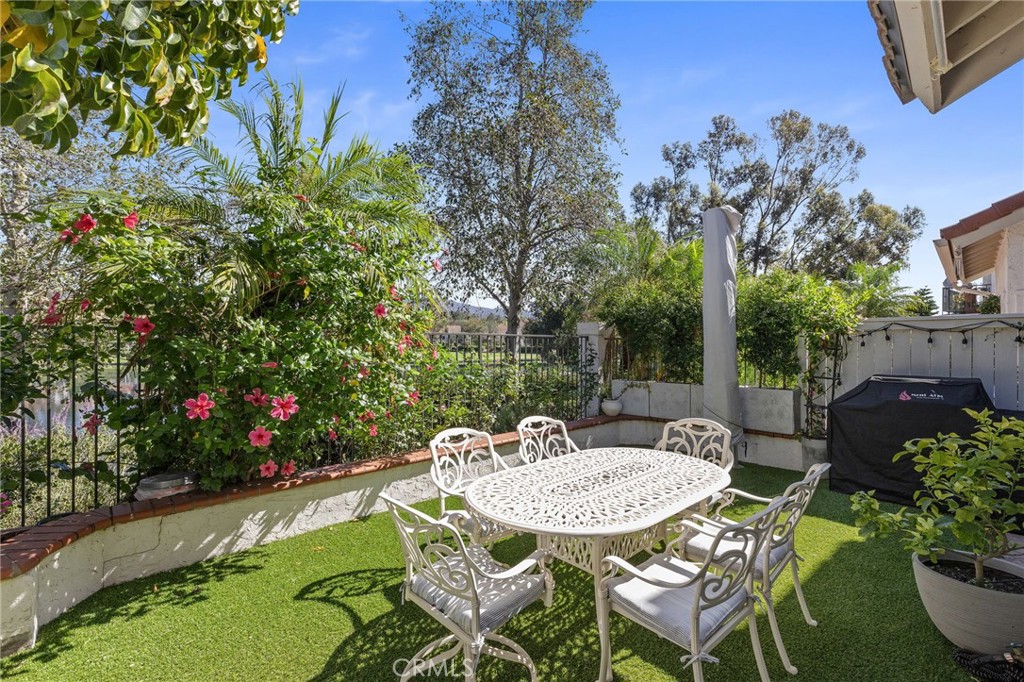 Artificial turf and beautiful gardens - 14 Vista Lago, Rancho Santa Margarita CA 92688 - photo 26