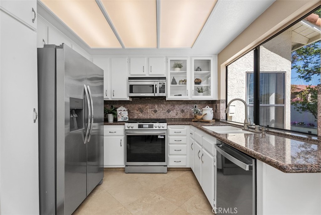 Stainless appliances - 16 Crucillo, Rancho Santa Margarita CA 92688 - photo 18