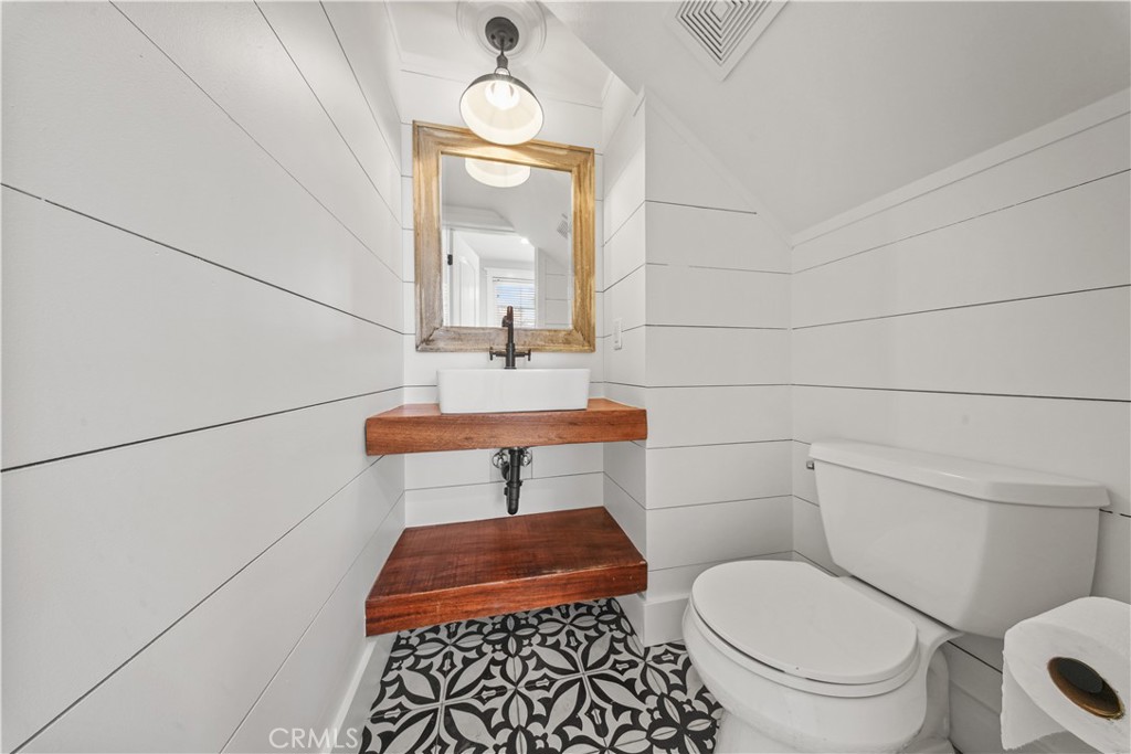 Downstairs Powder Room - 17 Calle De Los Ninos, Rancho Santa Margarita CA 92688 - photo 9