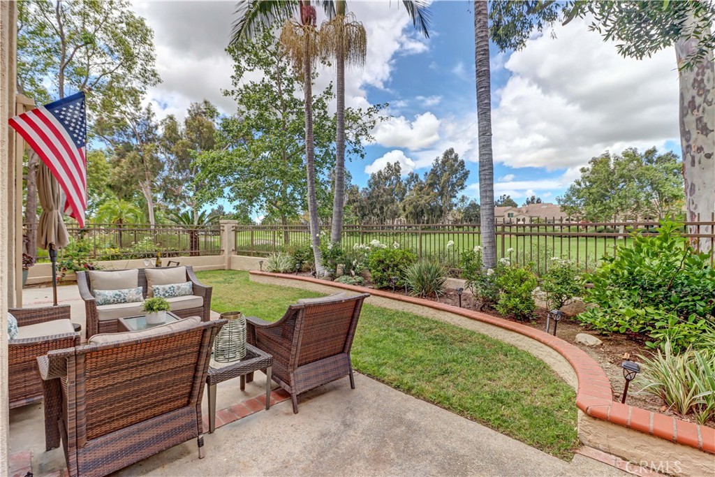 Golf course living! - 189 Encantado Canyon, Rancho Santa Margarita CA 92688 - photo 1