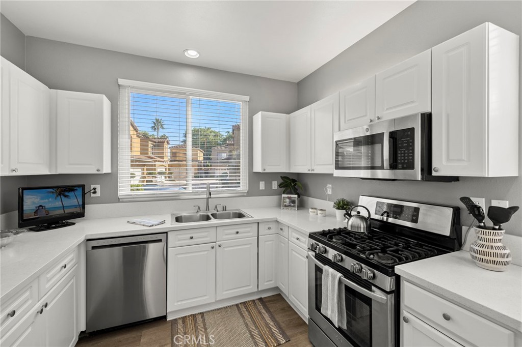 kitchen - 19 Calle De Suenos, Rancho Santa Margarita CA 92688 - photo 16