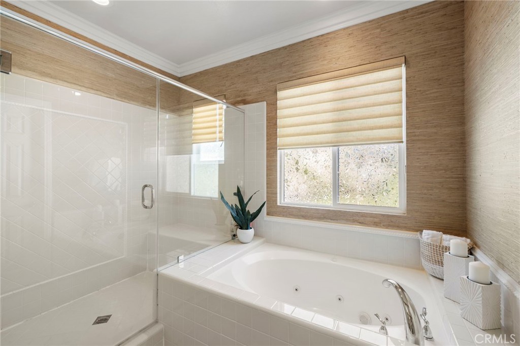 Soaking tub and a separate walk-in shower in the primary bathroom. - 30 Acanthus, Rancho Santa Margarita CA 92688 - photo 25