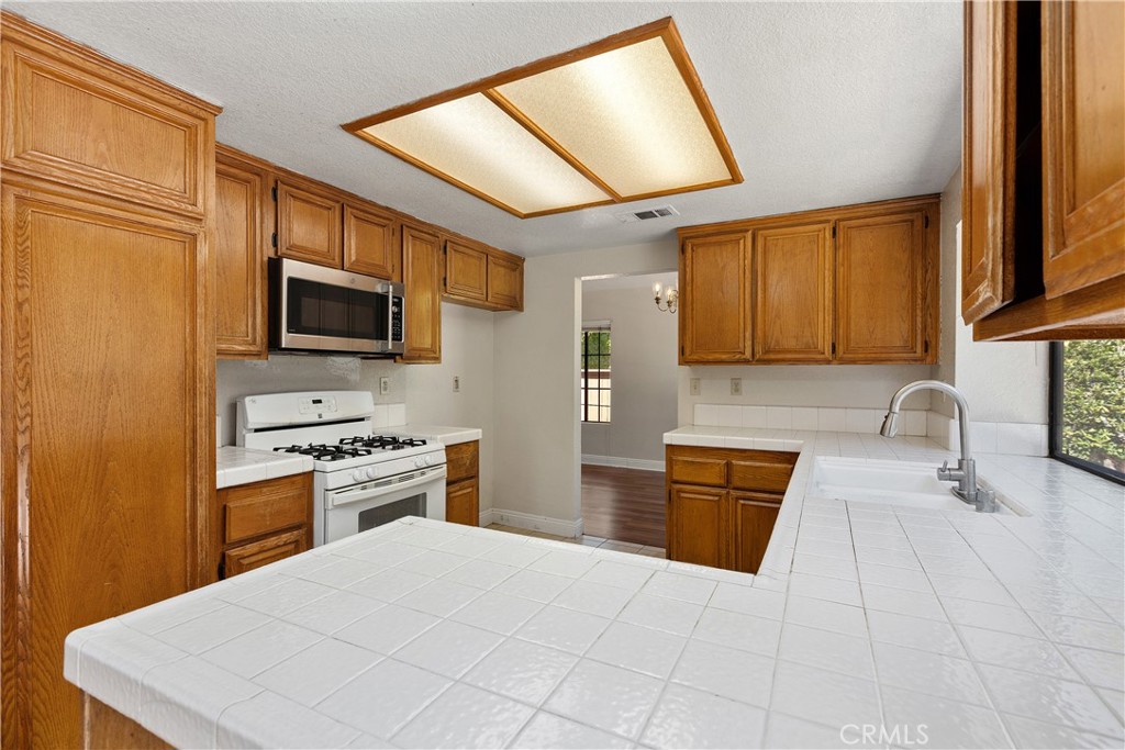 Lots of kitchen cabinetry. - 30 San Bonifacio, Rancho Santa Margarita CA 92688 - photo 13