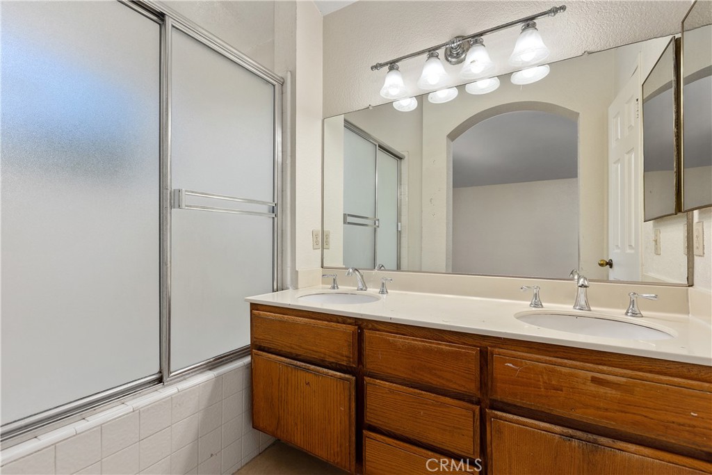Master bathroom. - 30 San Bonifacio, Rancho Santa Margarita CA 92688 - photo 22