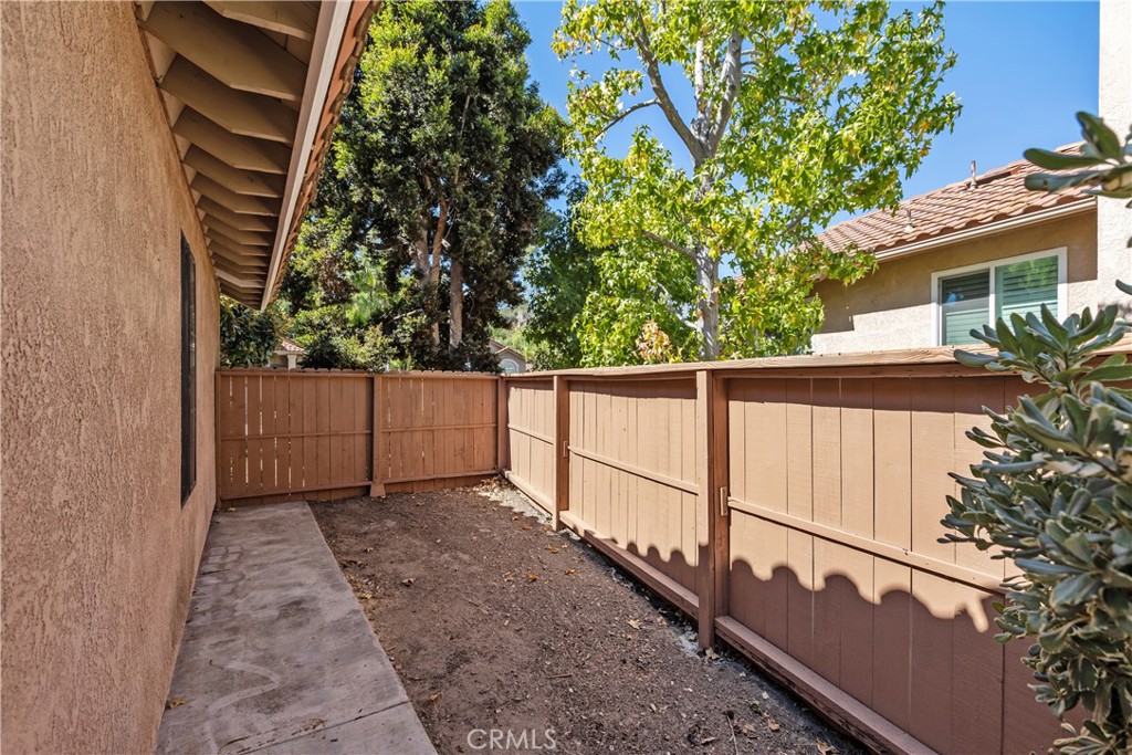 Side yard with recently updated fencing. - 30 San Bonifacio, Rancho Santa Margarita CA 92688 - photo 33
