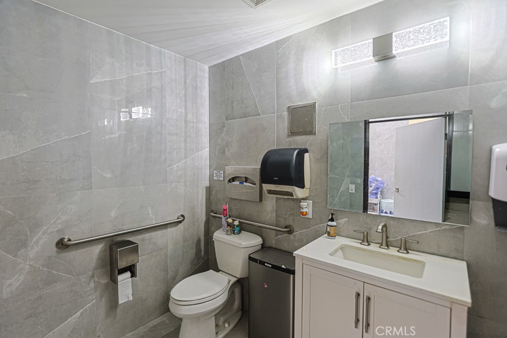 30622 Santa Margarita Pkwy D101, Rancho Santa Margarita CA 92688 - photo 2