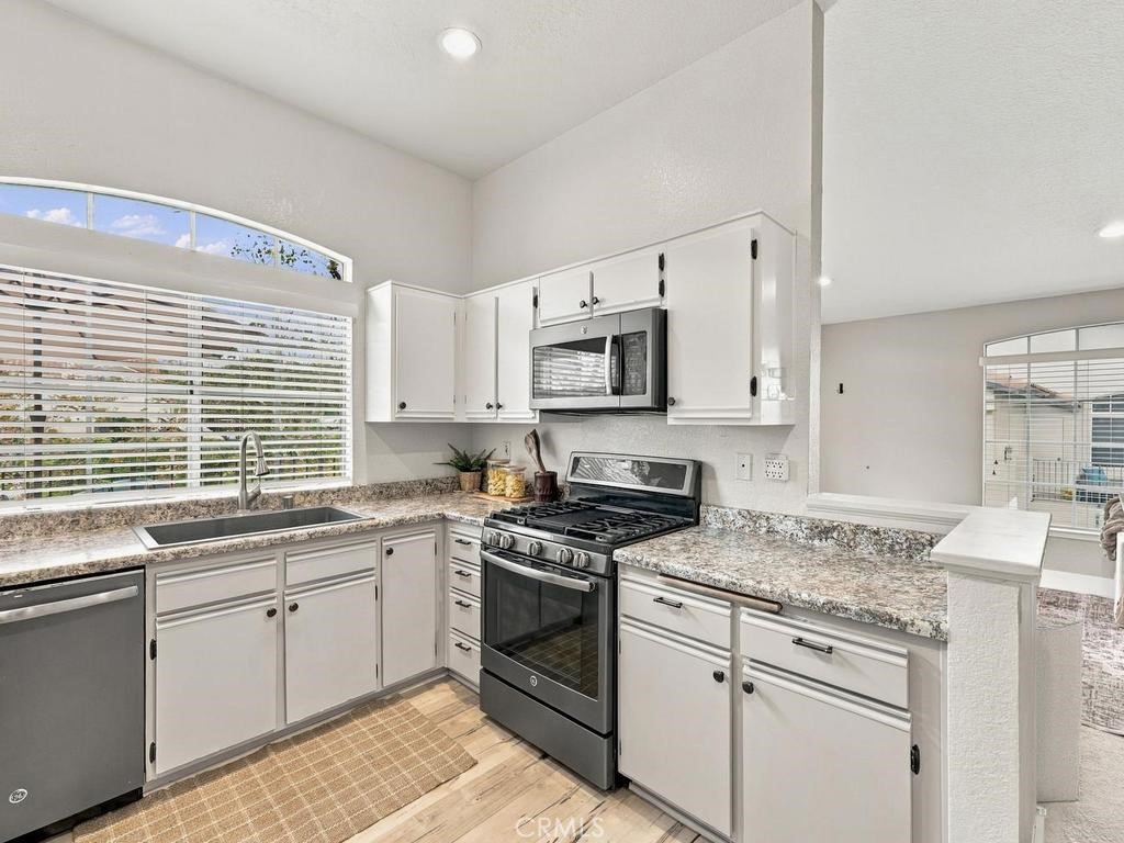 Spacious updated Kitchen with natural light, view and open to living area. - 39 De Lino, Rancho Santa Margarita CA 92688 - photo 4