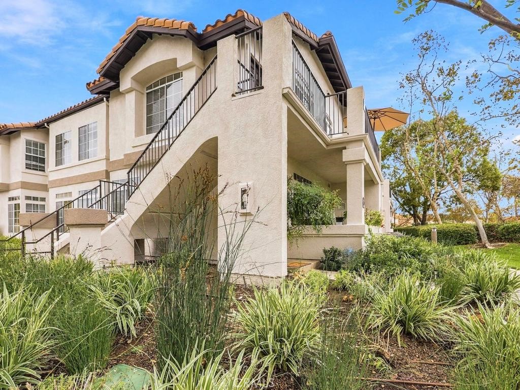 Private upper corner unit - 39 De Lino, Rancho Santa Margarita CA 92688 - photo 7