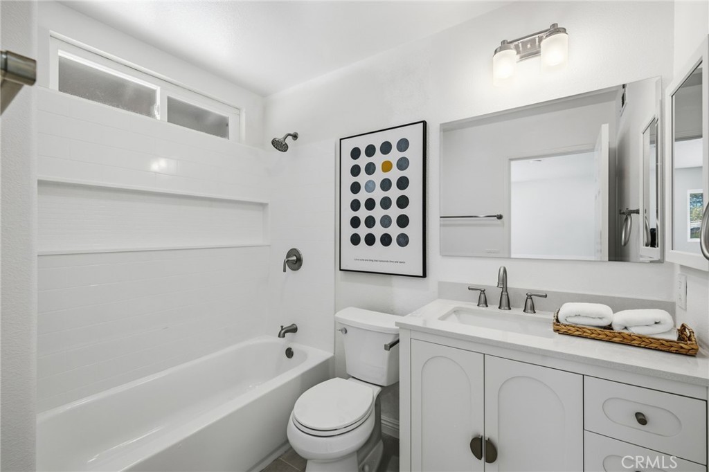 2nd full Bathroom on the upper floor - 4 Via Jacinto, Rancho Santa Margarita CA 92688 - photo 30